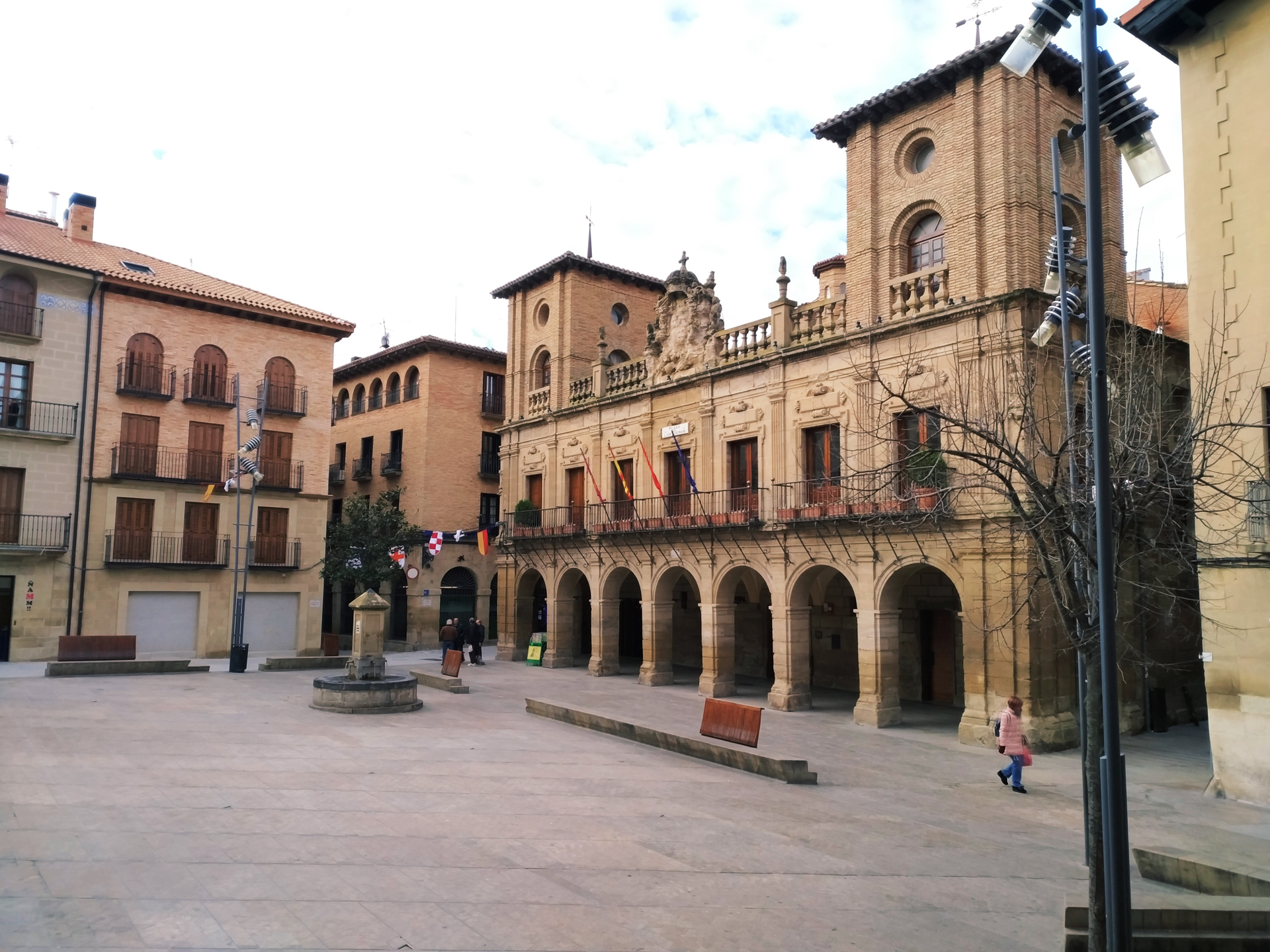 Plaza del ayuntamiento en Viana Navarra